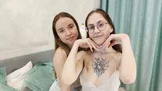 OdellaAndWilone's live cam